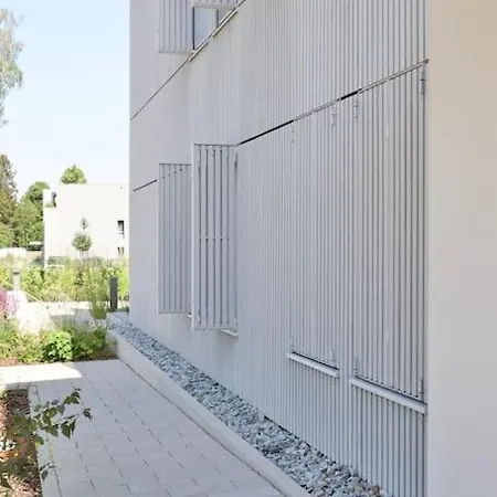 Apartment Modern Flat Direct To The Lake, Up To 8 Persons